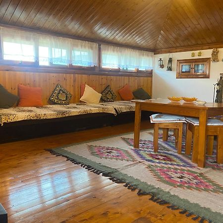 Raisa Guesthouse 12 เบราท ภายนอก รูปภาพ