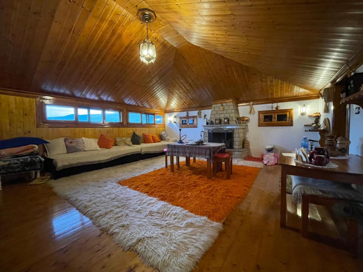 Raisa Guesthouse 12 เบราท ภายนอก รูปภาพ