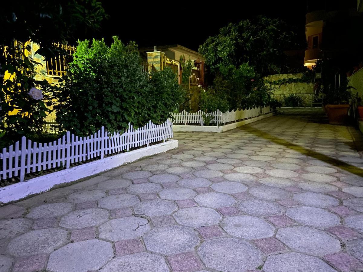 Raisa Guesthouse 12 เบราท ภายนอก รูปภาพ