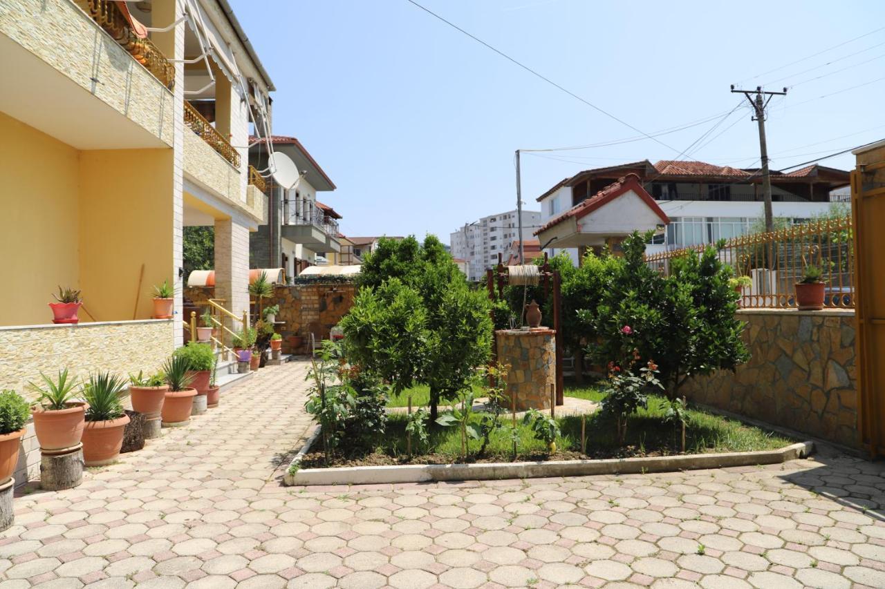 Raisa Guesthouse 12 เบราท ภายนอก รูปภาพ
