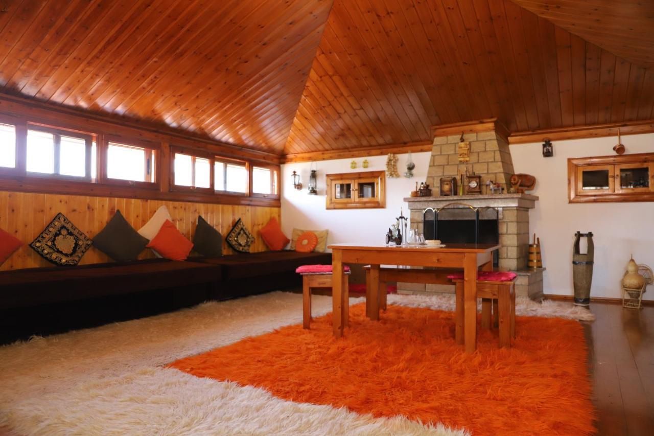 Raisa Guesthouse 12 เบราท ภายนอก รูปภาพ