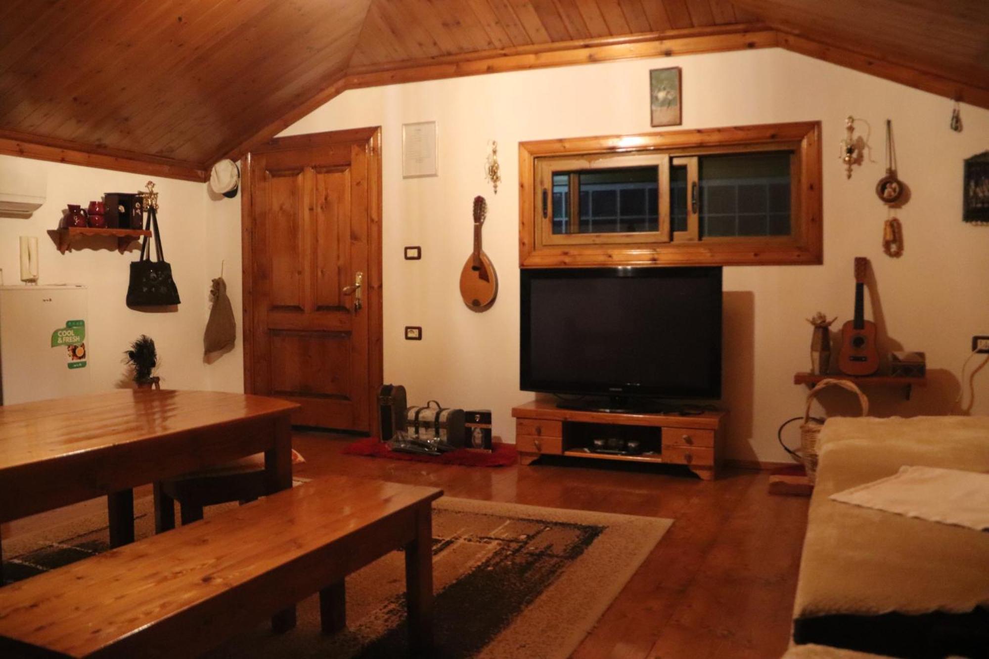 Raisa Guesthouse 12 เบราท ภายนอก รูปภาพ