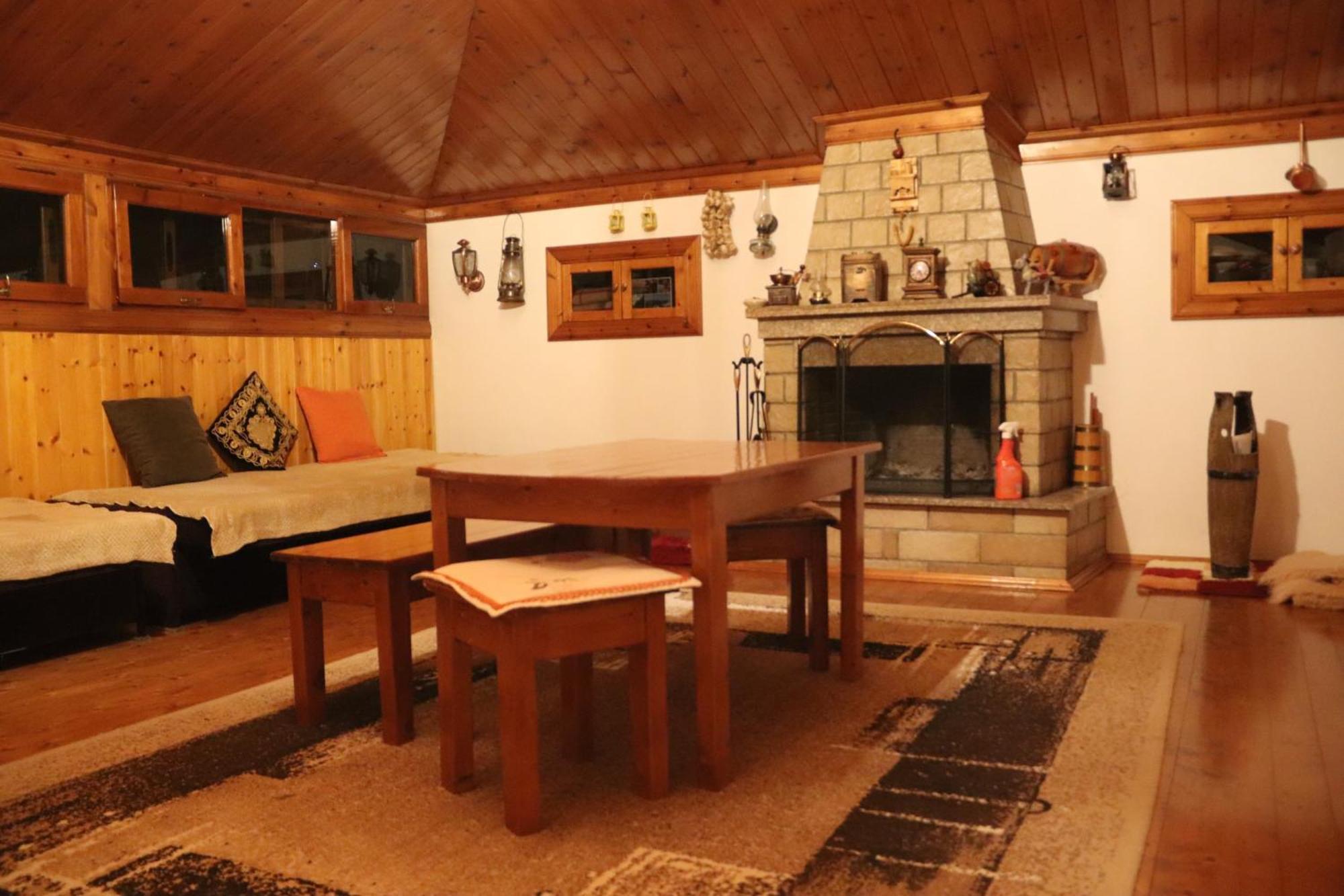Raisa Guesthouse 12 เบราท ภายนอก รูปภาพ
