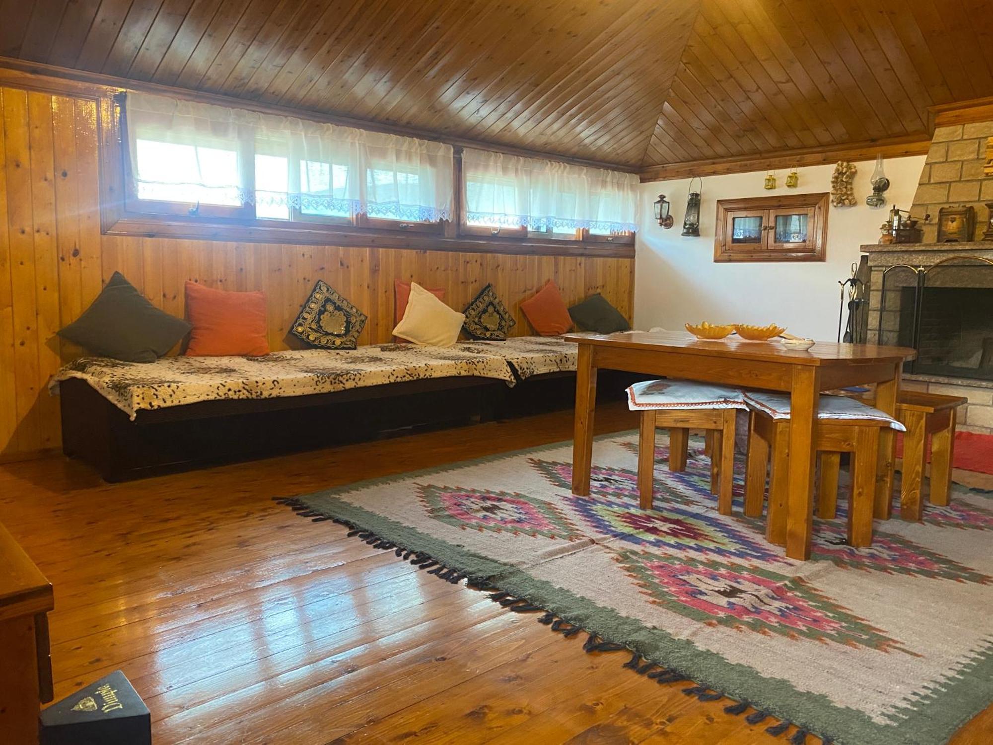 Raisa Guesthouse 12 เบราท ภายนอก รูปภาพ